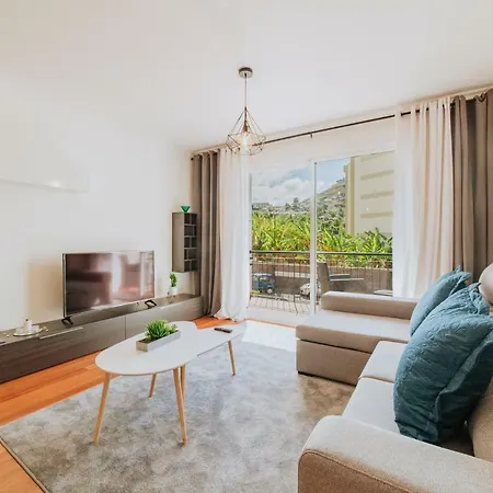 Lounge Ii By Amazing Madeira *