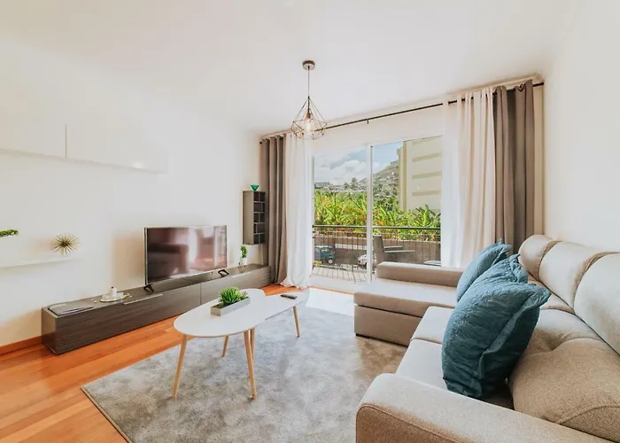 Lounge Ii By Amazing Madeira *