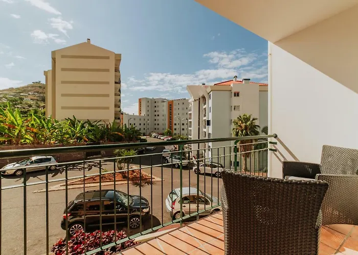 Lounge Ii By Amazing Madeira *